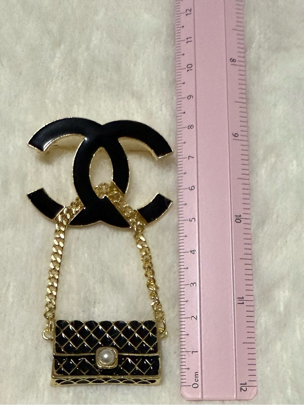 Stylish Black & Gold Quilted Bag Brooch
